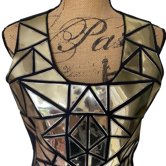 Tory Burch Holographic Mosaic Abstract Black Silver Sleeveless Top Womens Size 6 - Picture 2 of 13